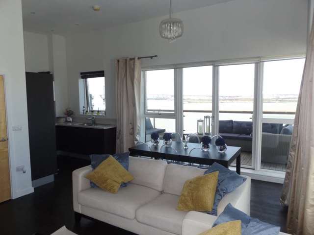  Image of 3 bedroom Penthouse to rent in Clovelly Place Greenhithe DA9 at Clarinda House  Greenhithe, DA9 9FB