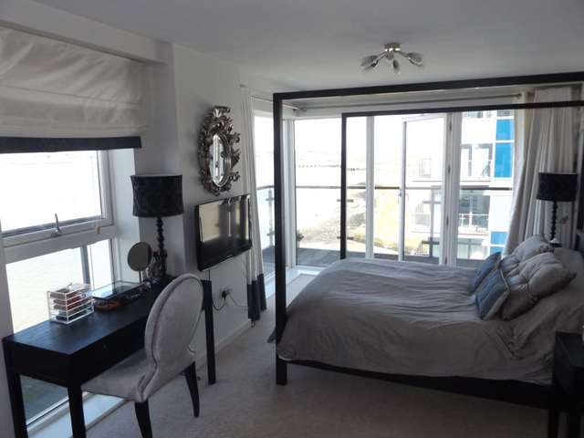  Image of 3 bedroom Penthouse to rent in Clovelly Place Greenhithe DA9 at Clarinda House  Greenhithe, DA9 9FB
