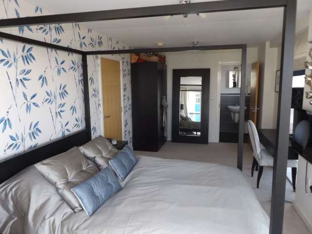  Image of 3 bedroom Penthouse to rent in Clovelly Place Greenhithe DA9 at Clarinda House  Greenhithe, DA9 9FB