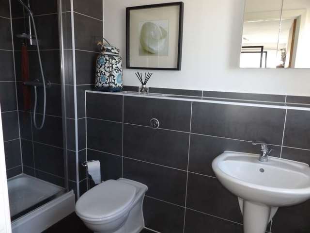  Image of 3 bedroom Penthouse to rent in Clovelly Place Greenhithe DA9 at Clarinda House  Greenhithe, DA9 9FB