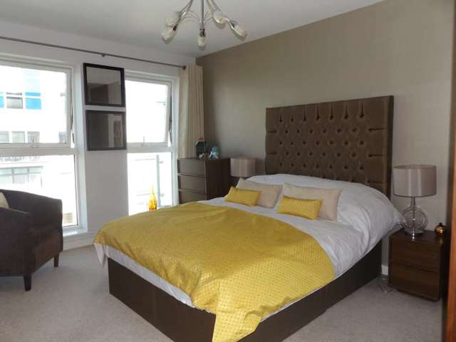  Image of 3 bedroom Penthouse to rent in Clovelly Place Greenhithe DA9 at Clarinda House  Greenhithe, DA9 9FB