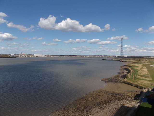  Image of 3 bedroom Penthouse to rent in Clovelly Place Greenhithe DA9 at Clarinda House  Greenhithe, DA9 9FB