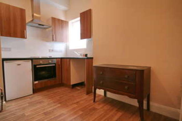  Image of 1 bedroom Flat to rent in Clifton Road Kingston upon Thames KT2 at Kingston Norbiton, KT2 6PW