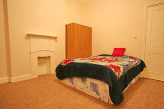  Image of 1 bedroom Flat to rent in Clifton Road Kingston upon Thames KT2 at Kingston Norbiton, KT2 6PW