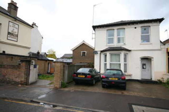  Image of 1 bedroom Flat to rent in Clifton Road Kingston upon Thames KT2 at Kingston Norbiton, KT2 6PW
