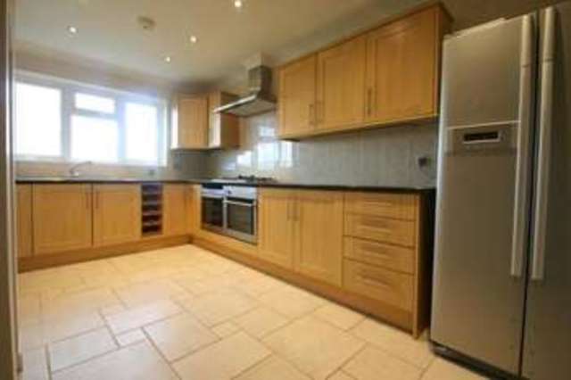  Image of 3 bedroom Detached house to rent in Coastal Road East Preston Littlehampton BN16 at East Preston Kingston, BN16 1SJ