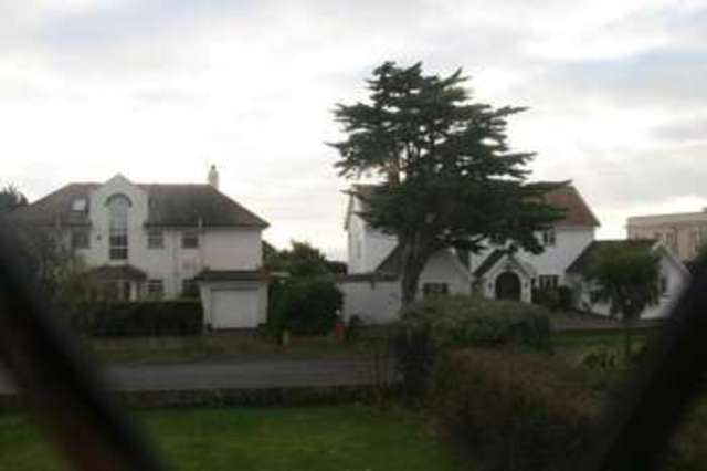  Image of 3 bedroom Detached house to rent in Coastal Road East Preston Littlehampton BN16 at East Preston Kingston, BN16 1SJ