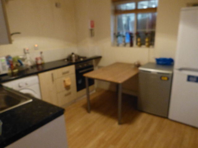  Image of Flat to rent in Colindeep Gardens London NW4 at HENDON CENTRAL  Hendon, NW4 4RU