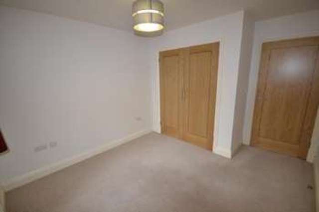  Image of 2 bedroom Flat to rent in Collington Avenue Bexhill-on-Sea TN39 at 52 Collington Avenue  Bexhill On Sea, TN39 3NE