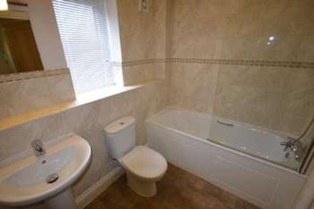  Image of 2 bedroom Flat to rent in Collington Avenue Bexhill-on-Sea TN39 at 52 Collington Avenue  Bexhill On Sea, TN39 3NE