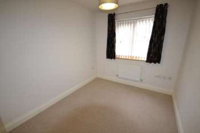  Image of 2 bedroom Flat to rent in Collington Avenue Bexhill-on-Sea TN39 at 52 Collington Avenue  Bexhill On Sea, TN39 3NE