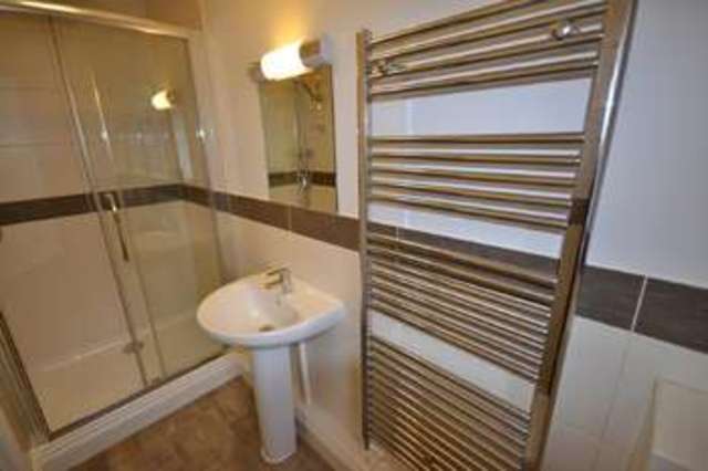  Image of 2 bedroom Flat to rent in Collington Avenue Bexhill-on-Sea TN39 at 52 Collington Avenue  Bexhill On Sea, TN39 3NE