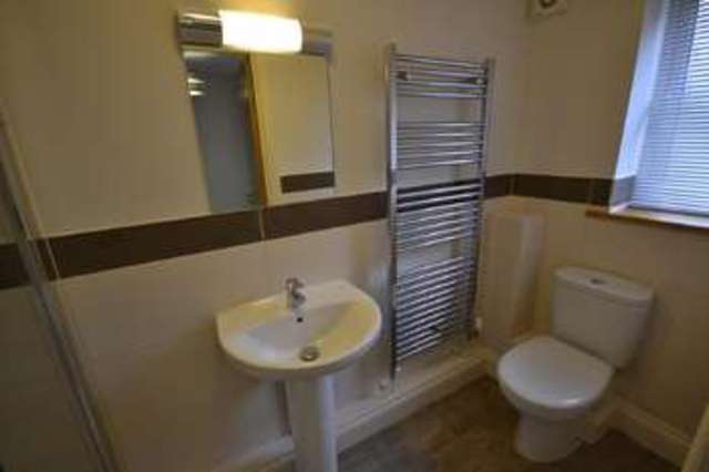  Image of 2 bedroom Flat to rent in Collington Avenue Bexhill-on-Sea TN39 at 52 Collington Avenue  Bexhill On Sea, TN39 3NE