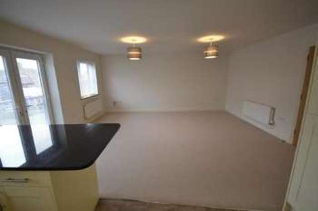  Image of 2 bedroom Flat to rent in Collington Avenue Bexhill-on-Sea TN39 at 52 Collington Avenue  Bexhill On Sea, TN39 3NE