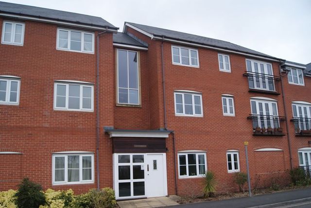  Image of 2 bedroom Flat for sale in Common Road Evesham WR11 at Common Road  Evesham, WR11 4QY