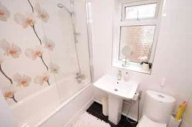  Image of 2 bedroom Flat for sale in The Avenue Beckenham BR3 at 25 The Avenue Beckenham Beckenham, BR3 5DG