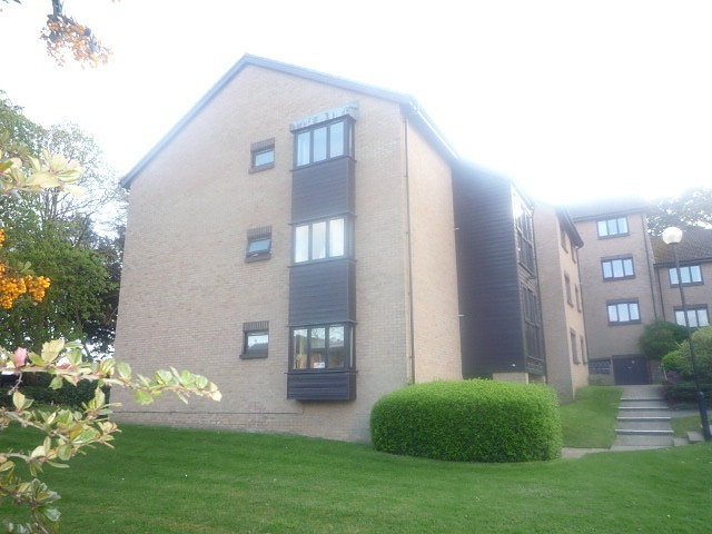  Image of 1 bedroom Flat to rent in Netley Cliff Victoria Road Netley Abbey Southampton SO31 at Netley Cliff Victoria Road Netley Abbey, SO31 5JZ