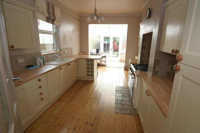  Image of 4 bedroom Detached house to rent in Copnor Road Portsmouth PO3 at Copnor  Portsmouth, PO3 5DA