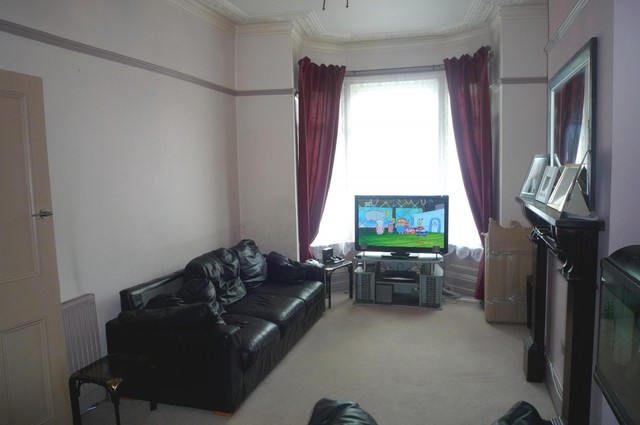  Image of 4 bedroom Detached house to rent in Copnor Road Portsmouth PO3 at Copnor  Portsmouth, PO3 5DA