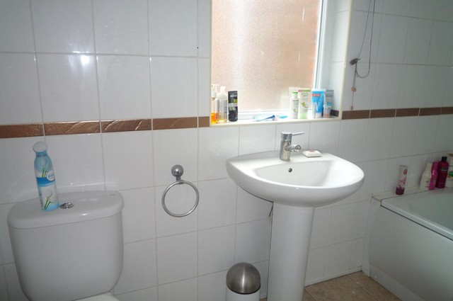  Image of 4 bedroom Detached house to rent in Copnor Road Portsmouth PO3 at Copnor  Portsmouth, PO3 5DA