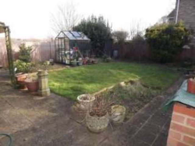  Image of 4 bedroom Detached house for sale in Cotefield Drive Leighton Buzzard LU7 at Leighton Buzzard Bedfordshire Heath and Reach, LU7 3DS