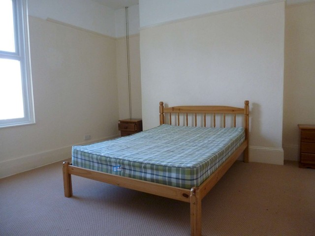  Image of 2 bedroom Flat to rent in Cottage Grove Southsea PO5 at Southsea, PO5 1EH