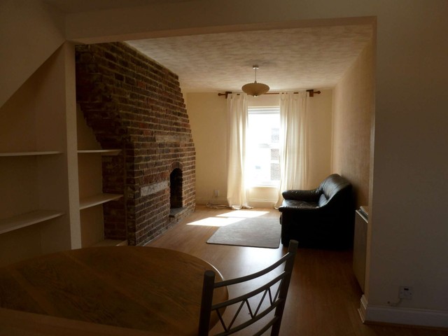  Image of 2 bedroom Flat to rent in Cottage Grove Southsea PO5 at Southsea, PO5 1EH