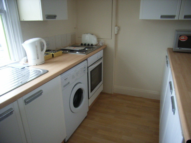  Image of 2 bedroom Flat to rent in Cottage Grove Southsea PO5 at Southsea, PO5 1EH