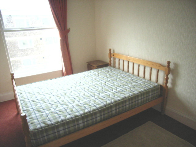  Image of 2 bedroom Flat to rent in Cottage Grove Southsea PO5 at Southsea, PO5 1EH
