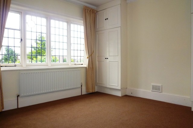  Image of 1 bedroom Flat to rent in Cranes Drive Surbiton KT5 at Surbiton, KT5 8AJ