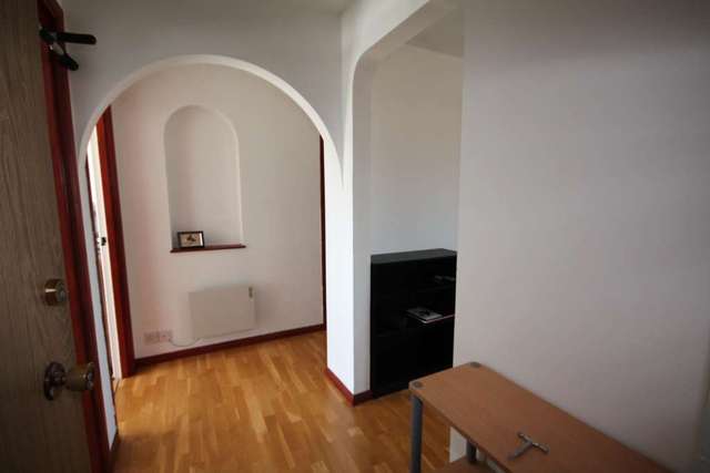 Image of 2 bedroom Apartment to rent in Cricketers Close Erith DA8 at Cricketers Close  Erith, DA8 1TU