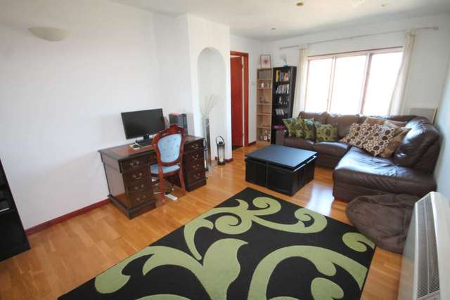  Image of 2 bedroom Apartment to rent in Cricketers Close Erith DA8 at Cricketers Close  Erith, DA8 1TU