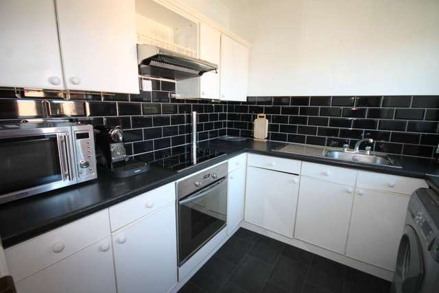  Image of 2 bedroom Apartment to rent in Cricketers Close Erith DA8 at Cricketers Close  Erith, DA8 1TU