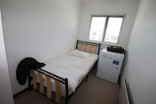  Image of 2 bedroom Apartment to rent in Cricketers Close Erith DA8 at Cricketers Close  Erith, DA8 1TU