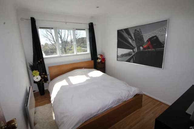  Image of 2 bedroom Apartment to rent in Cricketers Close Erith DA8 at Cricketers Close  Erith, DA8 1TU
