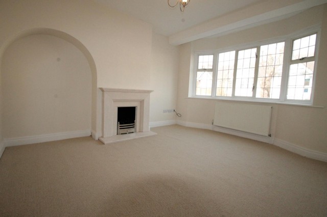  Image of 3 bedroom Detached house to rent in Cumnor Road Sutton SM2 at Sutton, SM2 5DW