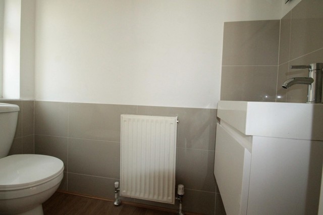  Image of 3 bedroom Detached house to rent in Cumnor Road Sutton SM2 at Sutton, SM2 5DW