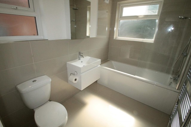  Image of 3 bedroom Detached house to rent in Cumnor Road Sutton SM2 at Sutton, SM2 5DW