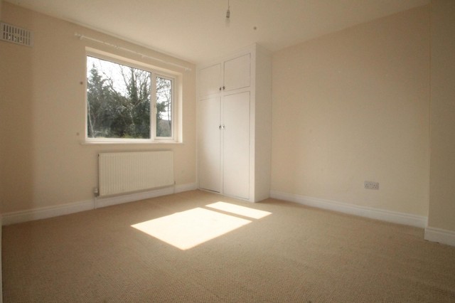  Image of 3 bedroom Detached house to rent in Cumnor Road Sutton SM2 at Sutton, SM2 5DW
