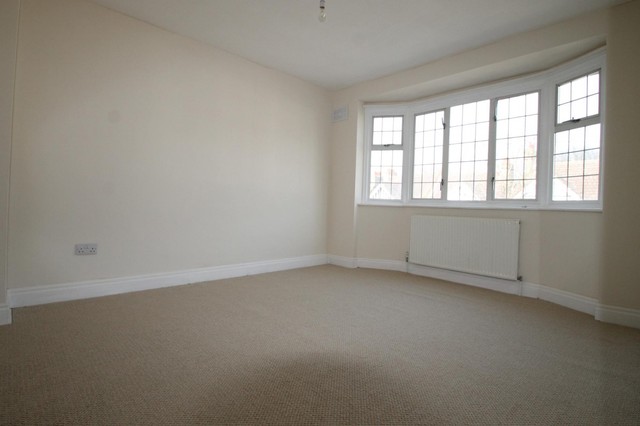  Image of 3 bedroom Detached house to rent in Cumnor Road Sutton SM2 at Sutton, SM2 5DW