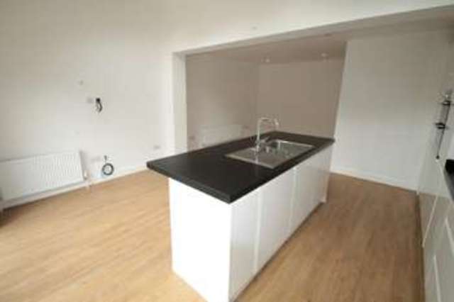  Image of 3 bedroom Detached house to rent in Cumnor Road Sutton SM2 at Sutton, SM2 5DW