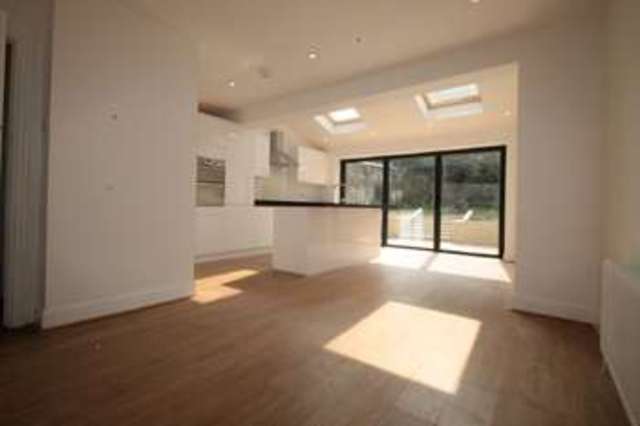  Image of 3 bedroom Detached house to rent in Cumnor Road Sutton SM2 at Sutton, SM2 5DW