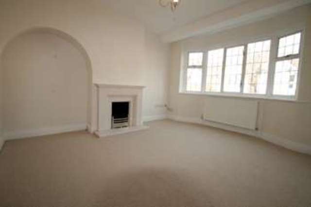  Image of 3 bedroom Detached house to rent in Cumnor Road Sutton SM2 at Sutton, SM2 5DW