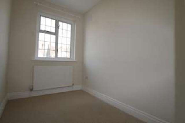  Image of 3 bedroom Detached house to rent in Cumnor Road Sutton SM2 at Sutton, SM2 5DW
