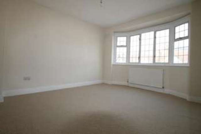  Image of 3 bedroom Detached house to rent in Cumnor Road Sutton SM2 at Sutton, SM2 5DW