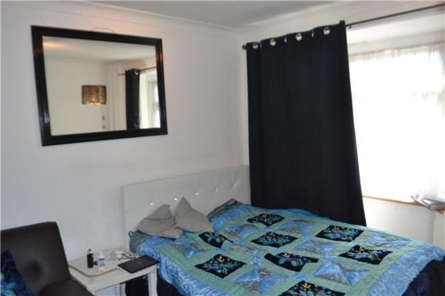  Image of 2 bedroom Detached house to rent in Rainham Road South Dagenham RM10 at Essex, RM10 8YU
