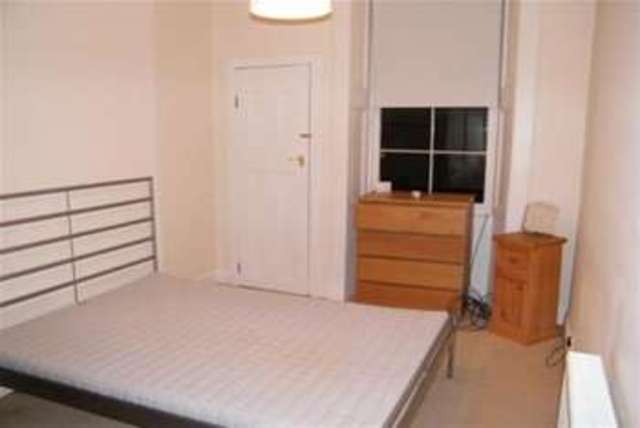  Image of 2 bedroom Flat to rent in Deanston Drive Shawlands Glasgow G41 at Glasgow, G41 3AD