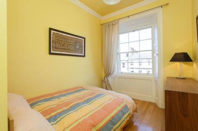  Image of 3 bedroom Flat to rent in Dundas Street Edinburgh EH3 at New Town Edinburgh Edinburgh, EH3 6QG
