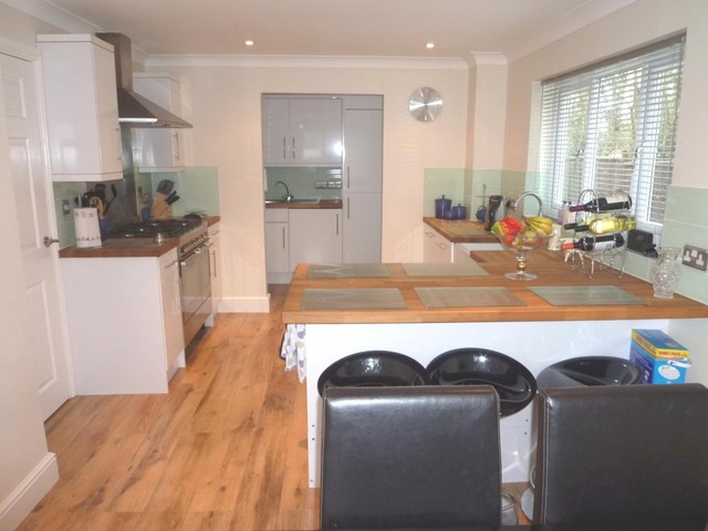  Image of 5 bedroom Detached house to rent in Durrants Road Rowland