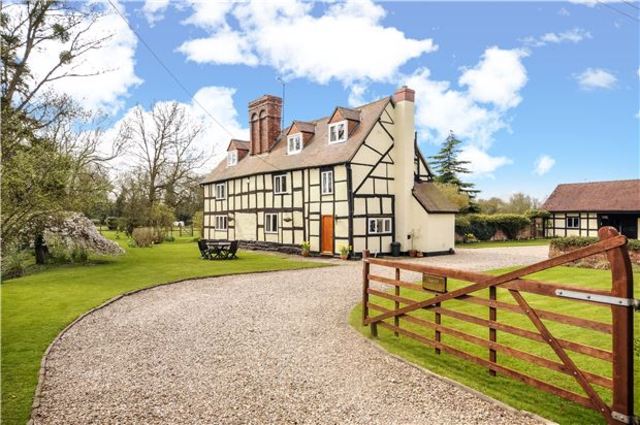  Image of 5 bedroom Detached house for sale in Dunstall Earls Croome Worcester WR8 at Earls Croome  Baughton, WR8 9DF